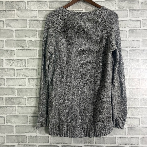 Equipment Femme Grey Ribbed Cuff V Neck Long Length Spft Sweater Sz Medium - Picture 3 of 8